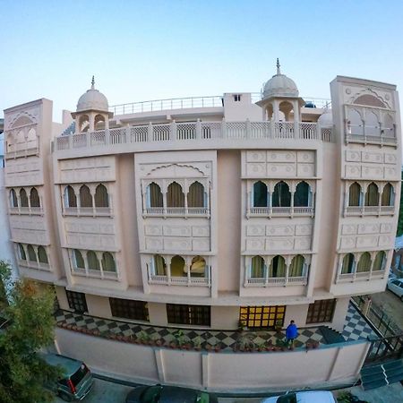 ホテル The Taj Vista Agra- Walking Distance To Taj Mahal アーグラ エクステリア 写真