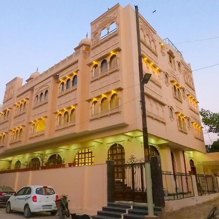 ホテル The Taj Vista Agra- Walking Distance To Taj Mahal アーグラ エクステリア 写真