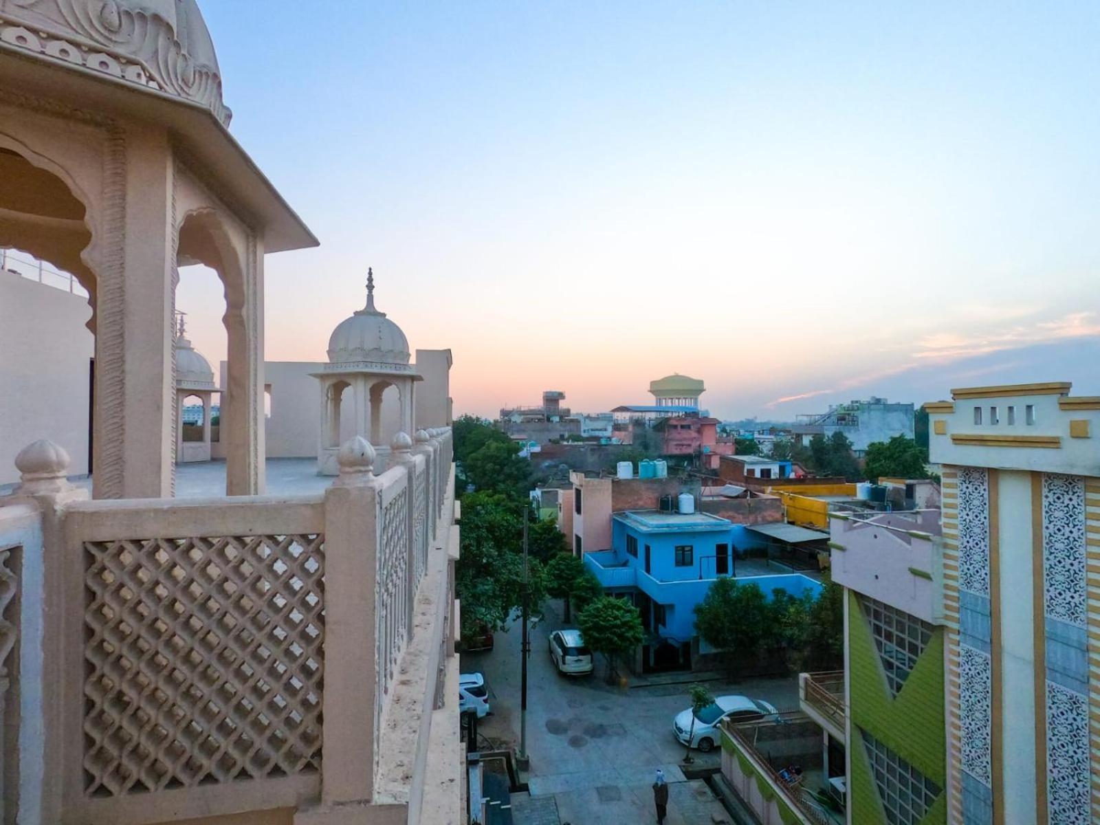 ホテル The Taj Vista Agra- Walking Distance To Taj Mahal アーグラ エクステリア 写真