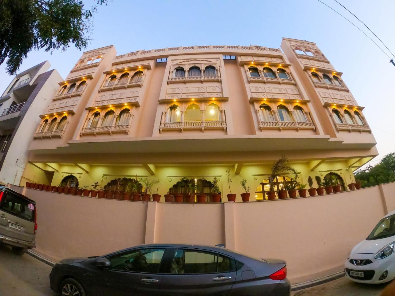 ホテル The Taj Vista Agra- Walking Distance To Taj Mahal アーグラ エクステリア 写真