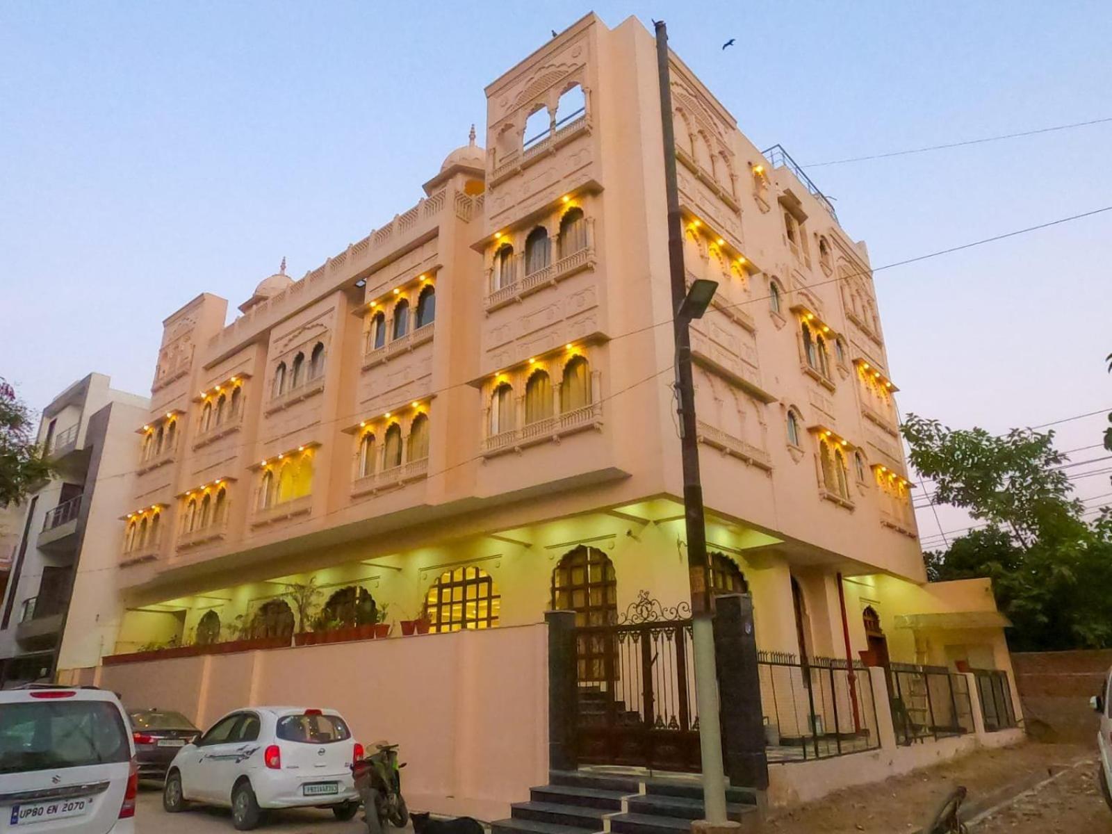 ホテル The Taj Vista Agra- Walking Distance To Taj Mahal アーグラ エクステリア 写真