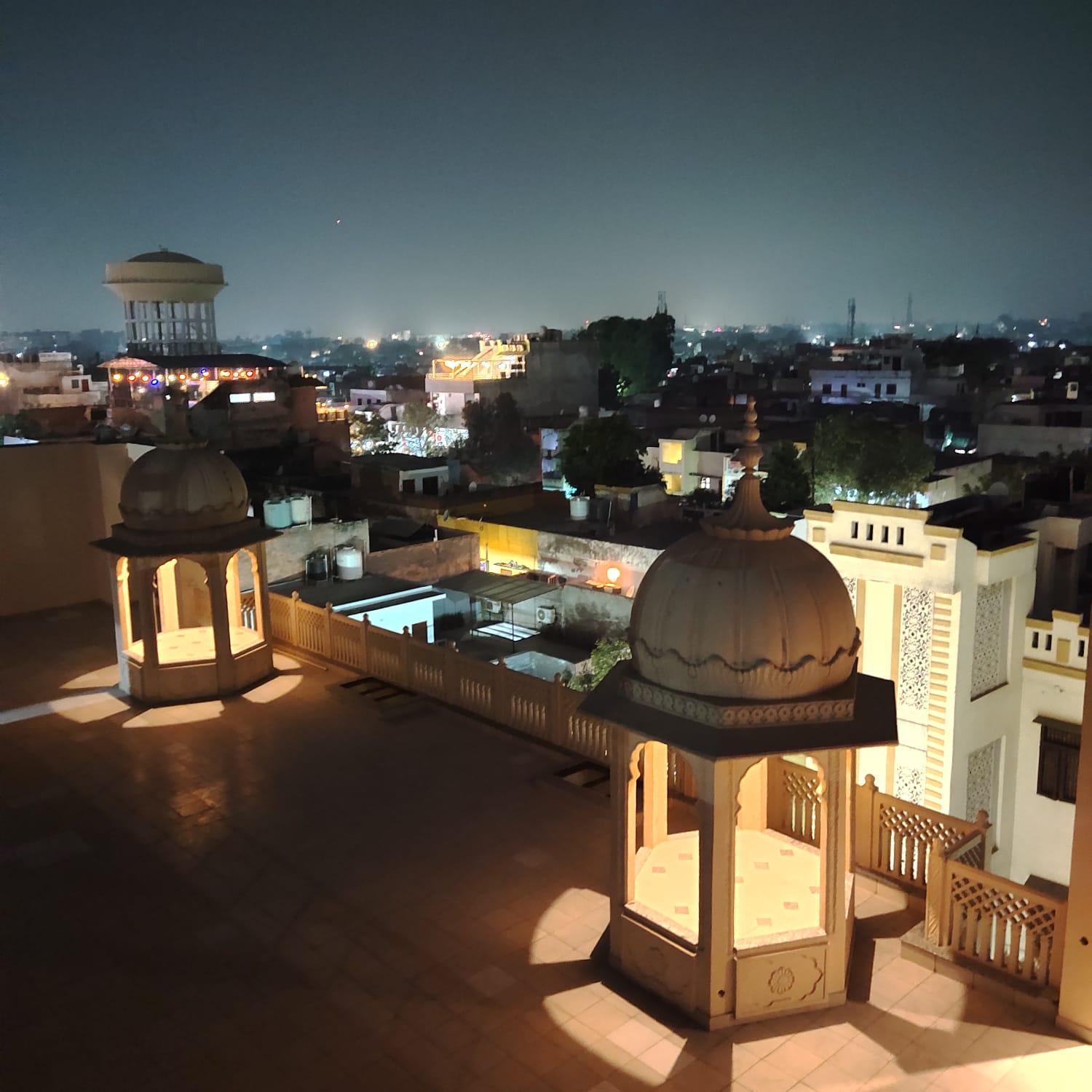 ホテル The Taj Vista Agra- Walking Distance To Taj Mahal アーグラ エクステリア 写真