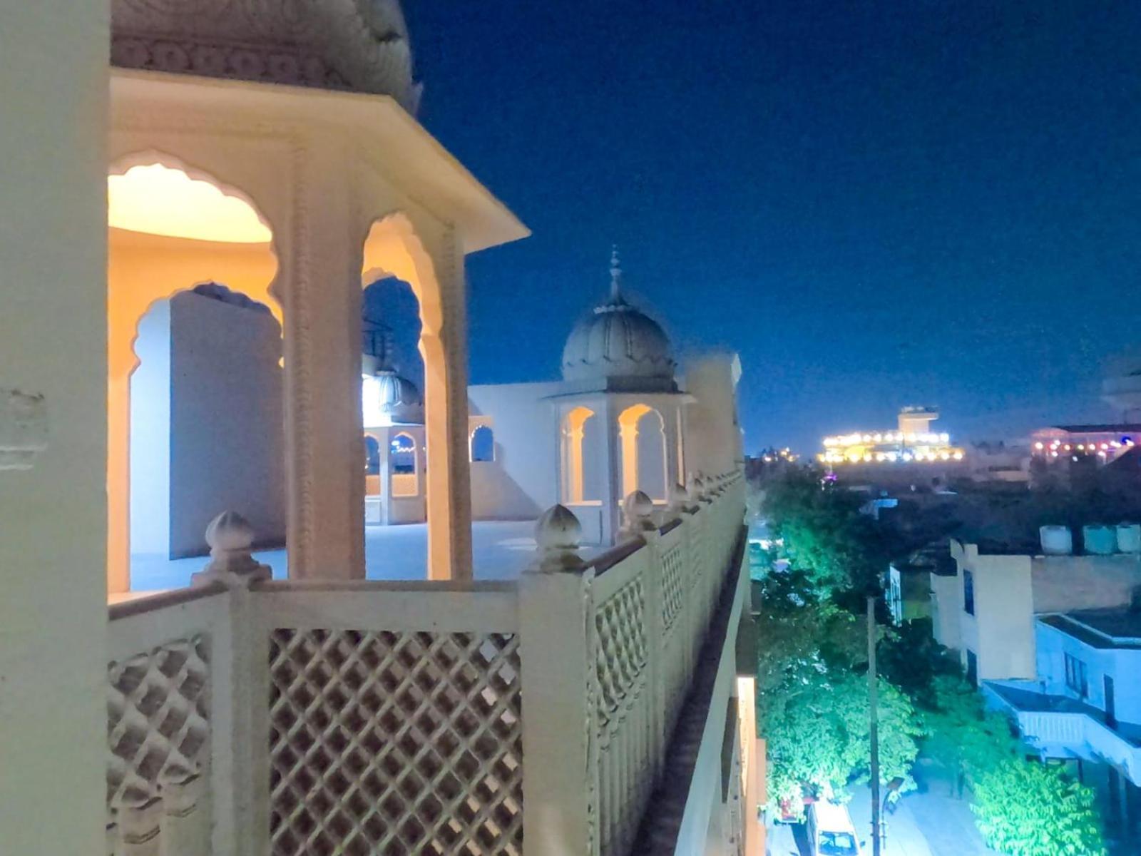 ホテル The Taj Vista Agra- Walking Distance To Taj Mahal アーグラ エクステリア 写真
