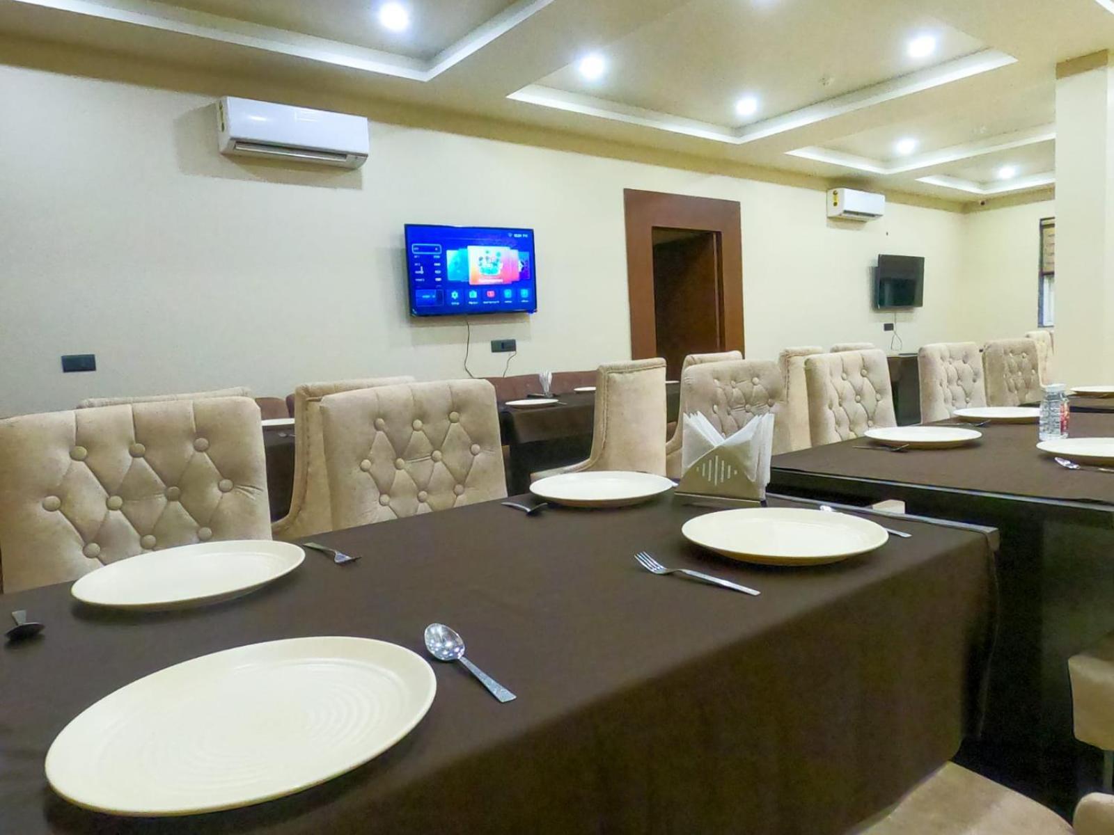 ホテル The Taj Vista Agra- Walking Distance To Taj Mahal アーグラ エクステリア 写真