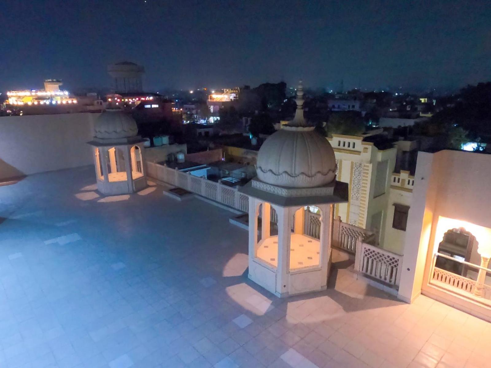 ホテル The Taj Vista Agra- Walking Distance To Taj Mahal アーグラ エクステリア 写真