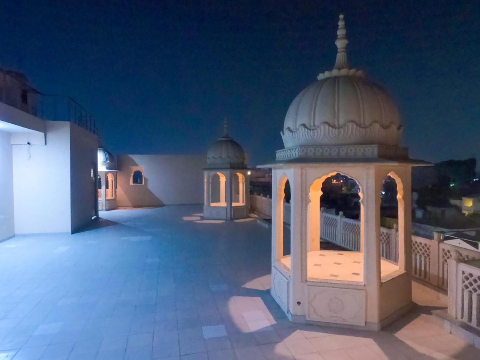 ホテル The Taj Vista Agra- Walking Distance To Taj Mahal アーグラ エクステリア 写真