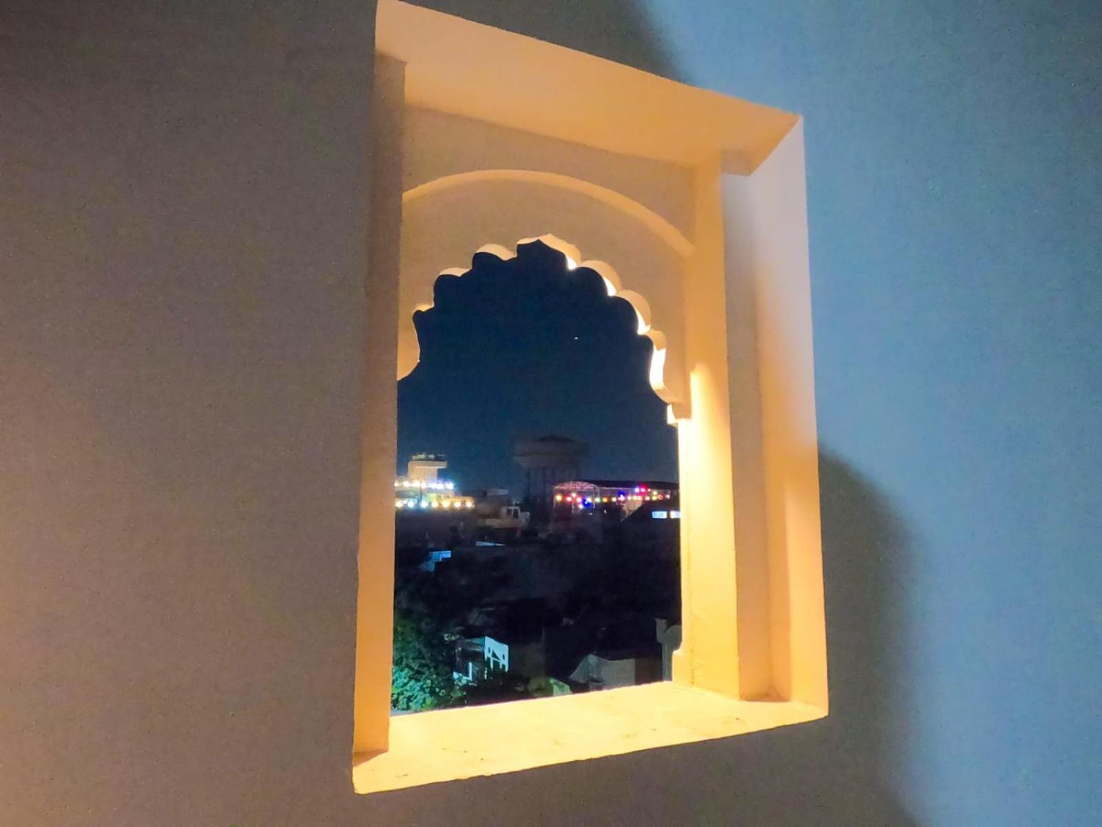 ホテル The Taj Vista Agra- Walking Distance To Taj Mahal アーグラ エクステリア 写真