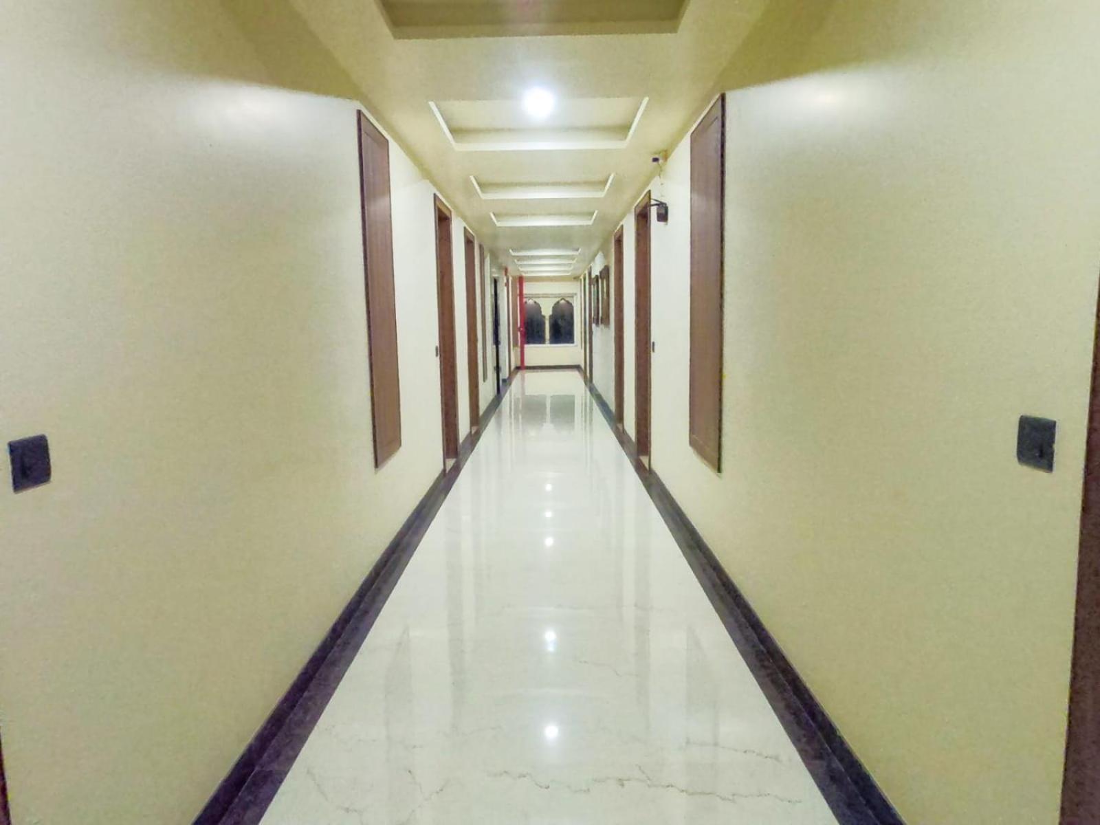 ホテル The Taj Vista Agra- Walking Distance To Taj Mahal アーグラ エクステリア 写真